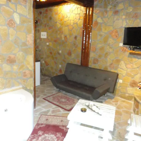 Kalavrita Inn * 卡拉维塔